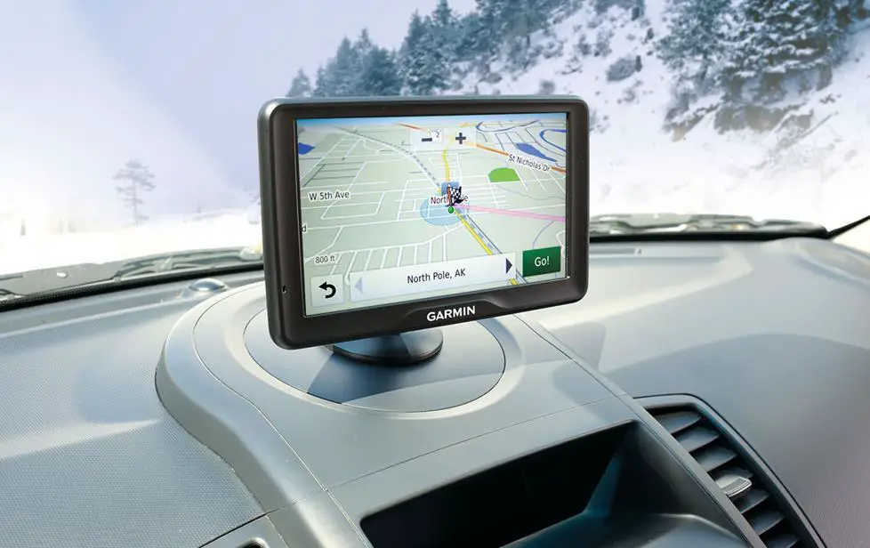 GPS sur le tableau de bord. comment installer le GPS dans la voiture